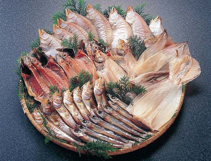 漁港直送自社工場加工　干物